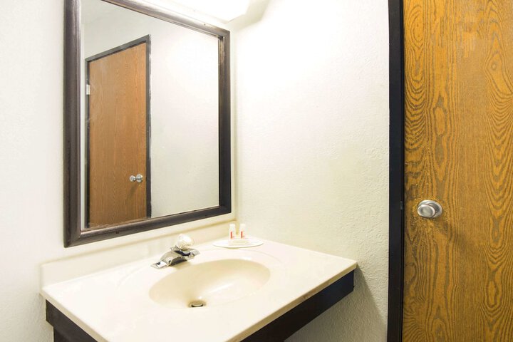 Room 9 of 13