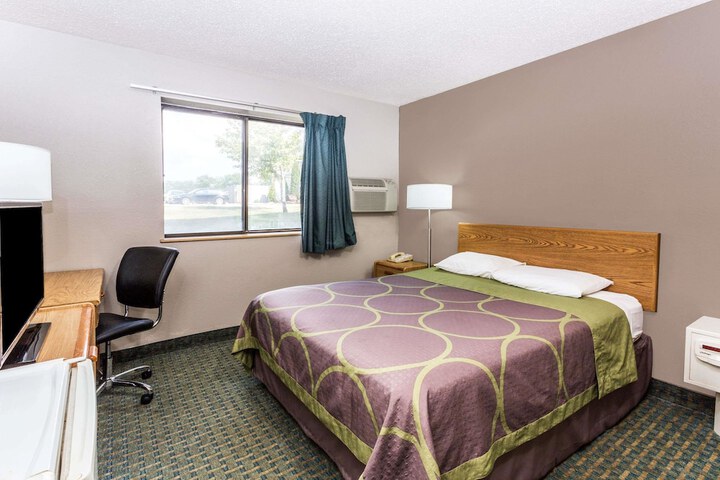 Room 4 of 15