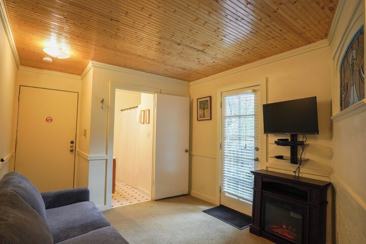 Alexanders Lodge