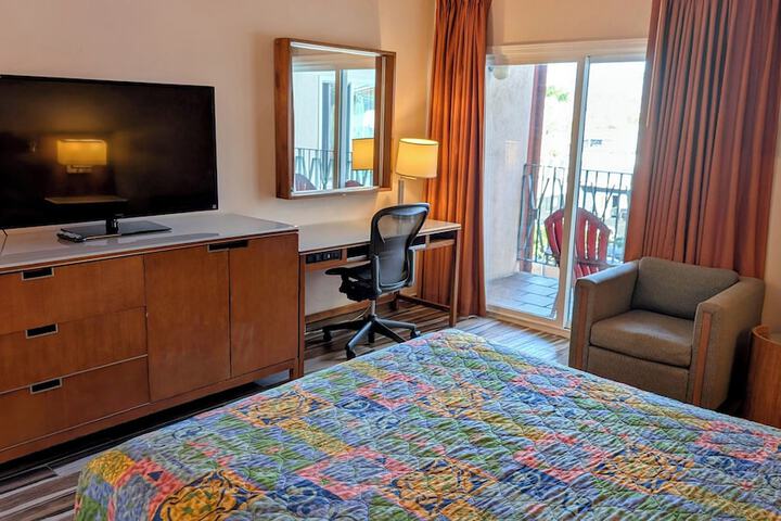 Room 12 of 33