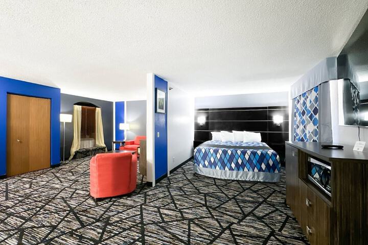 Room 13 of 35