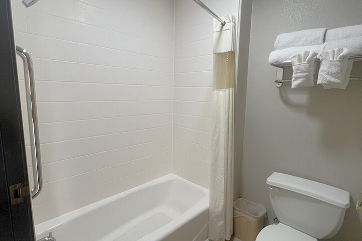 Room 13 of 28