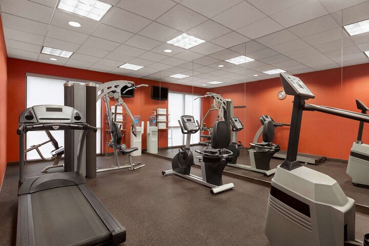 Ramada by Wyndham Suites Orlando Airport