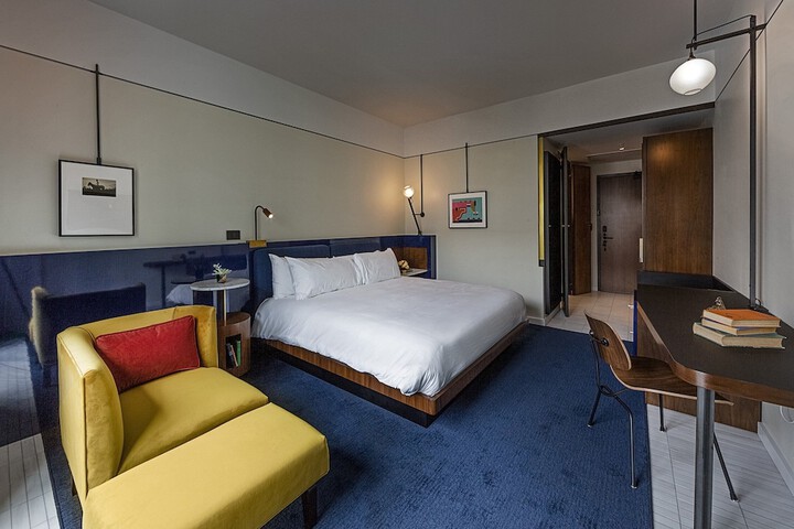 Room 33 of 83