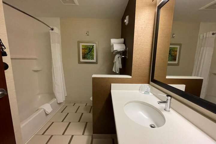 Room 13 of 36
