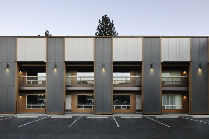 Waypoint Hotel