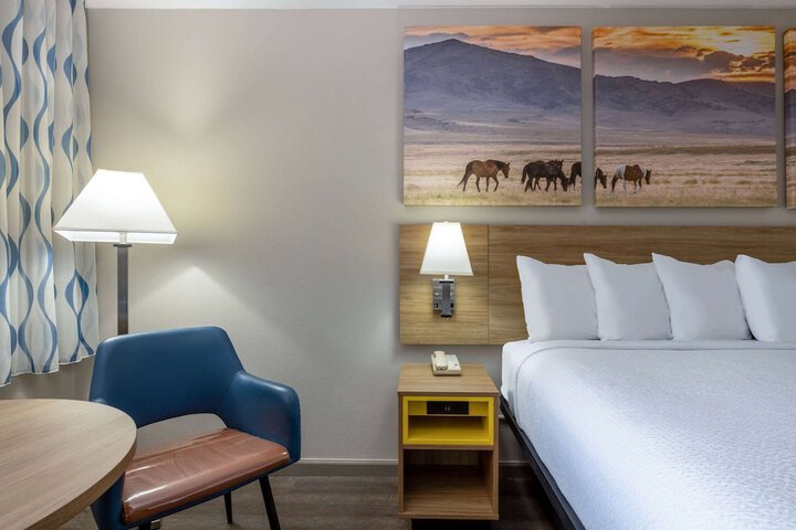 Room 21 of 28