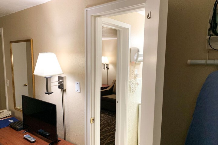 Room 5 of 44