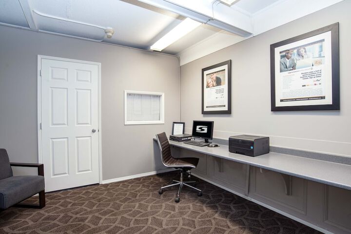 Business Center 28 of 28