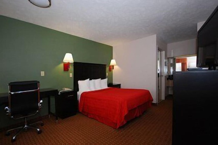 Room 27 of 32
