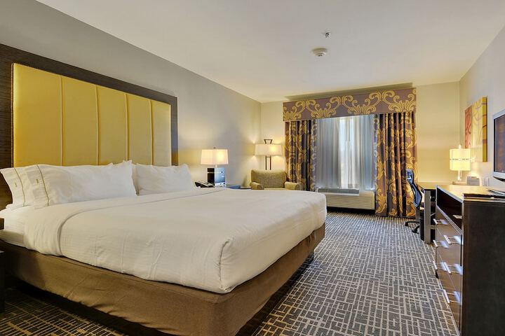 Holiday Inn Express & Suites Gonzales by IHG