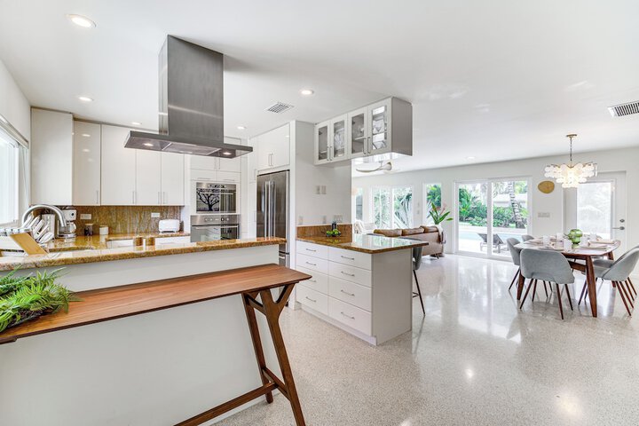 Private Oasis w / Pool: Walk to Melbourne Beach!