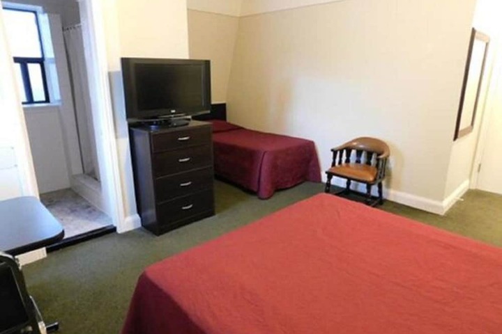 Room 15 of 36