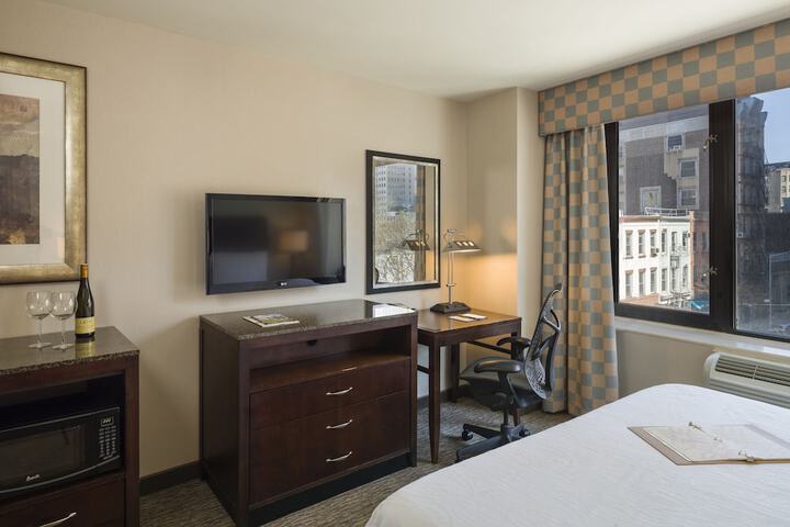 Room 21 of 37