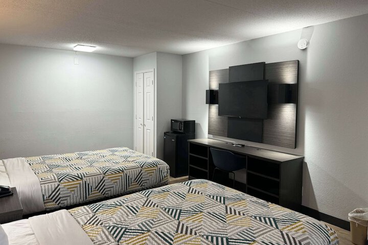 Room 5 of 15