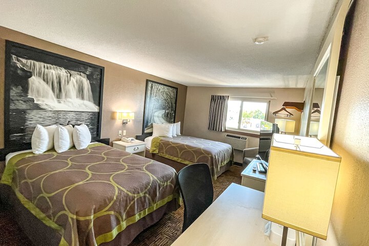 Super 8 by Wyndham Indianapolis / Emerson Ave