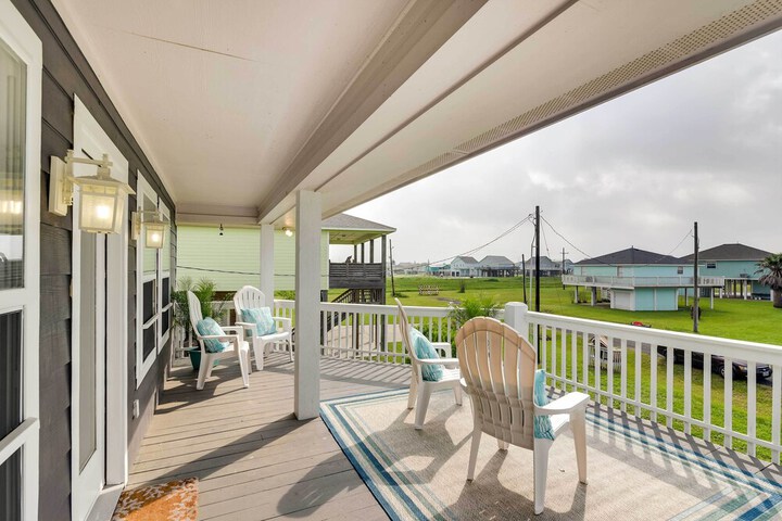 Walk to Shore: Home w / Deck in Crystal Beach!