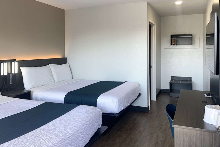 Room 9 of 26