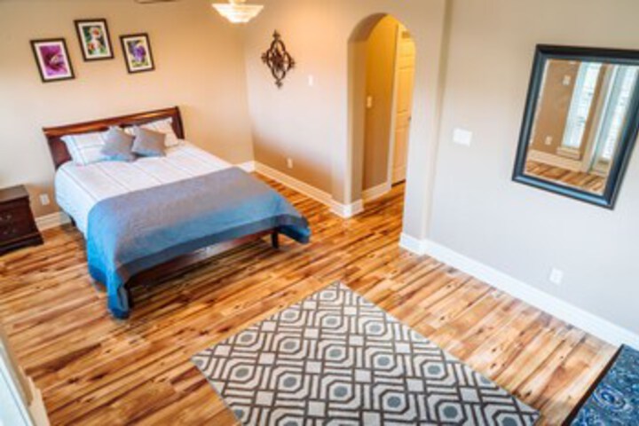 Spacious Kemah Boardwalk Townhome VR