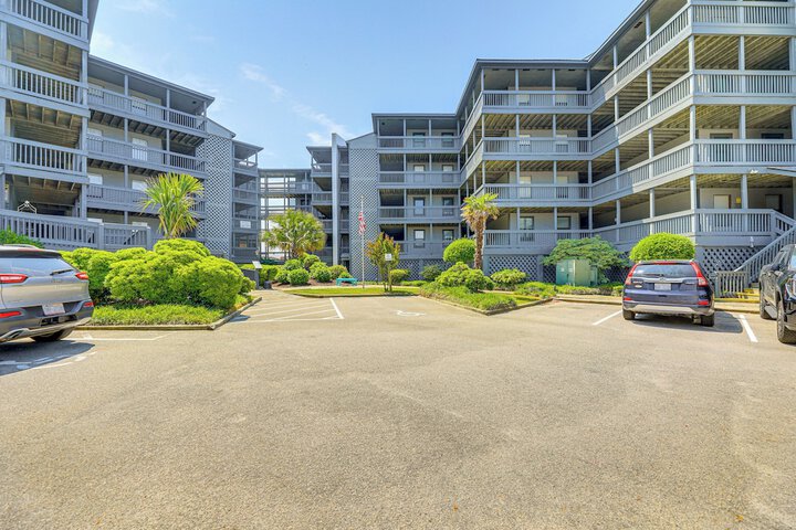 N Topsail Beach Oceanfront Condo w / Pool!