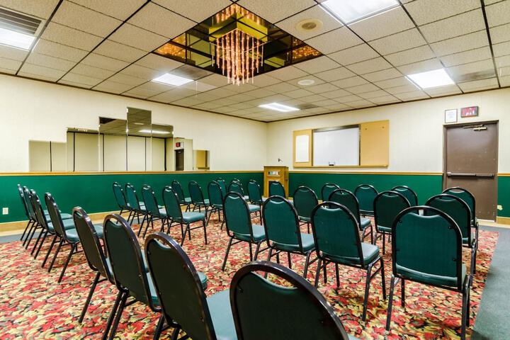 Ballroom/Hall 151 of 163