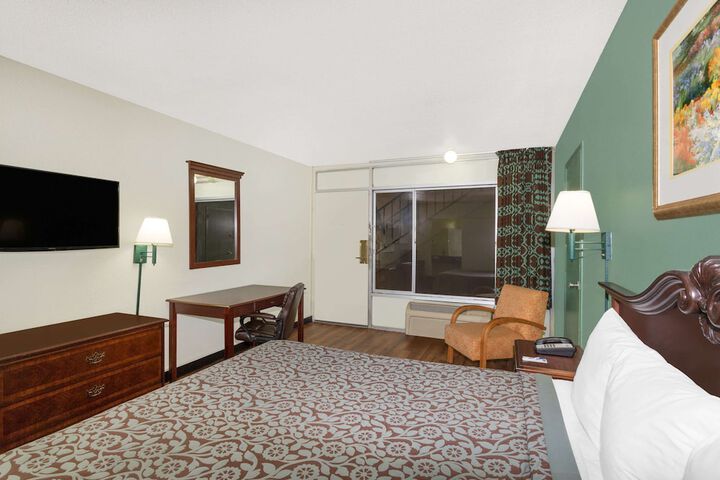 Room 15 of 25