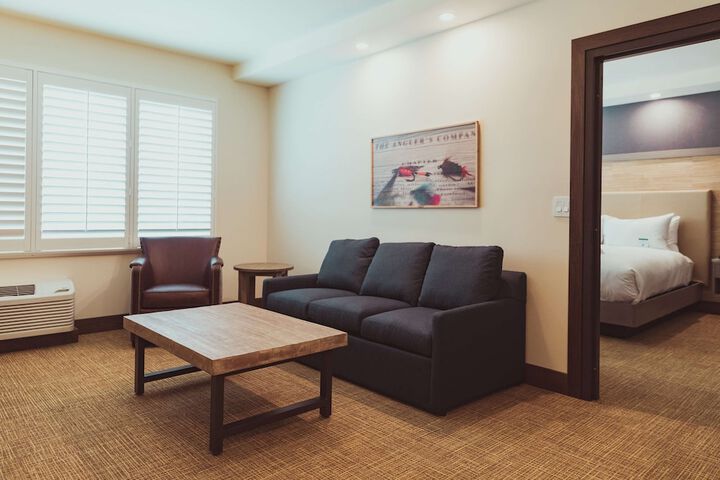 Room 51 of 215