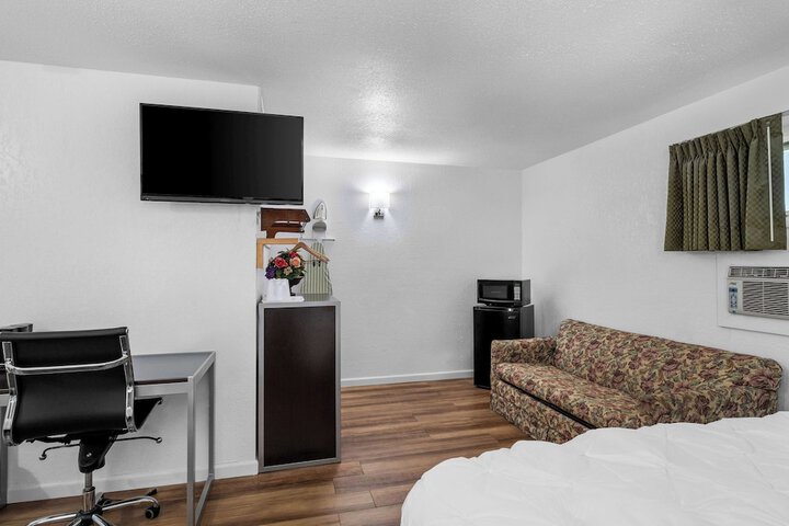 Room 27 of 29