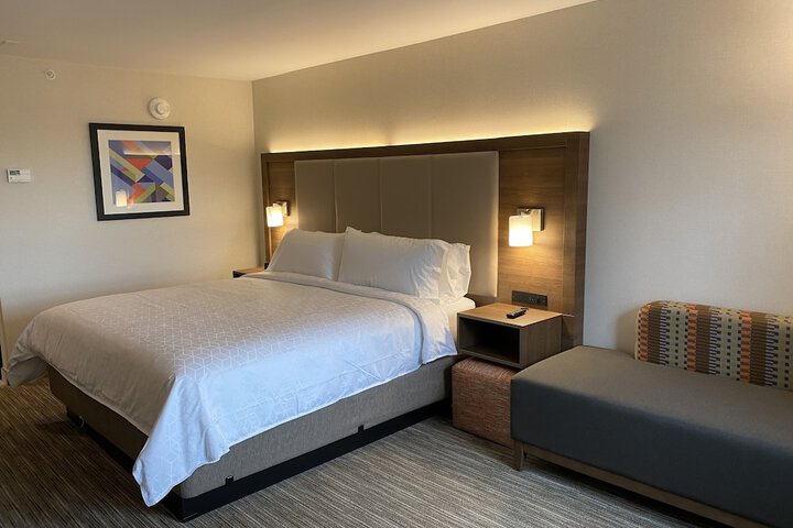 Room 32 of 50