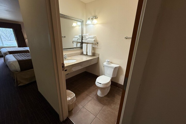 Richland Inn & Suites