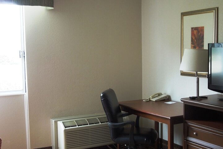 Room 18 of 28