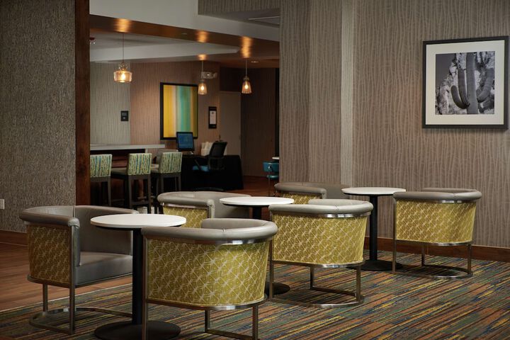 Lounge 36 of 40