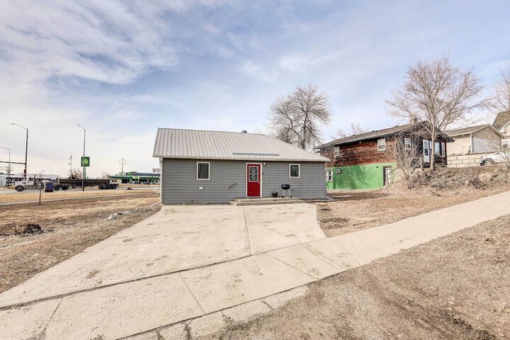 Pierre Vacation Rental w / Grill & Fenced Yard
