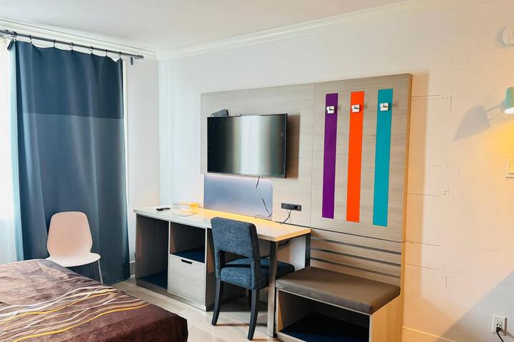 Room 10 of 27