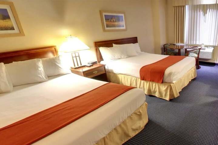 Room 32 of 46
