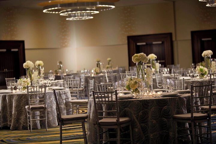 Renaissance Arlington Capital View Hotel