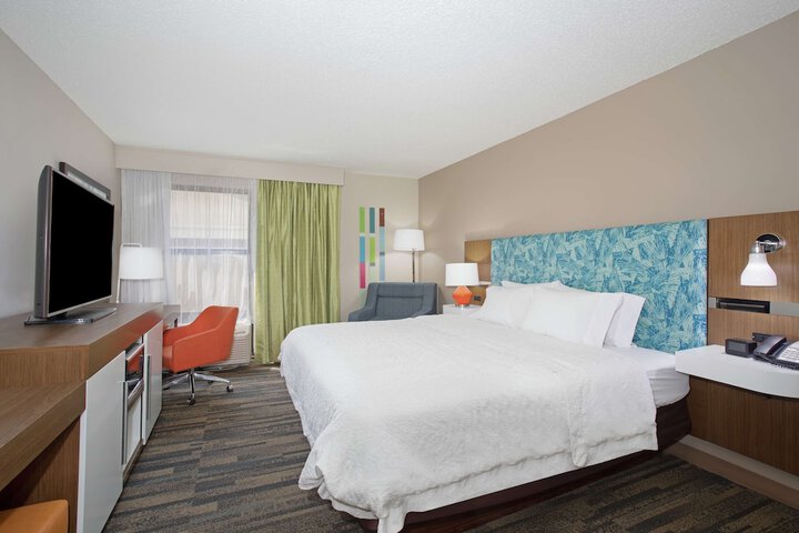 Hampton Inn & Suites Kansas City-Merriam