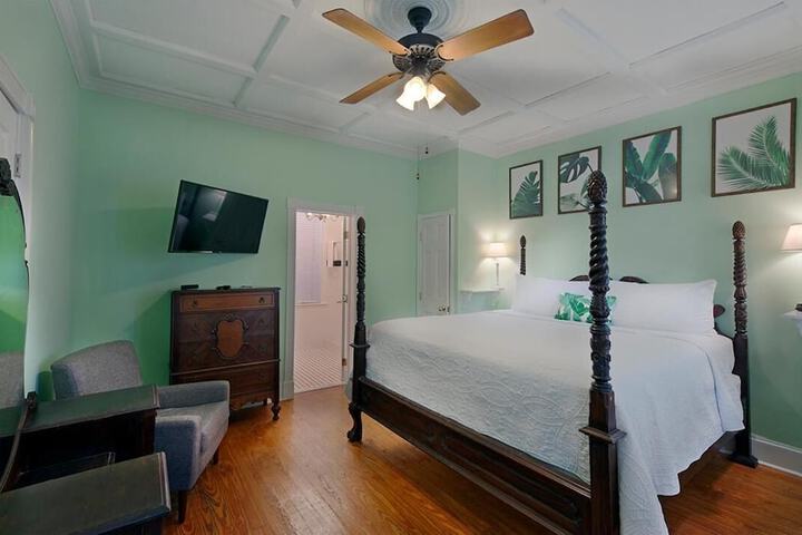 Room 29 of 38