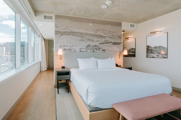 Room 28 of 64