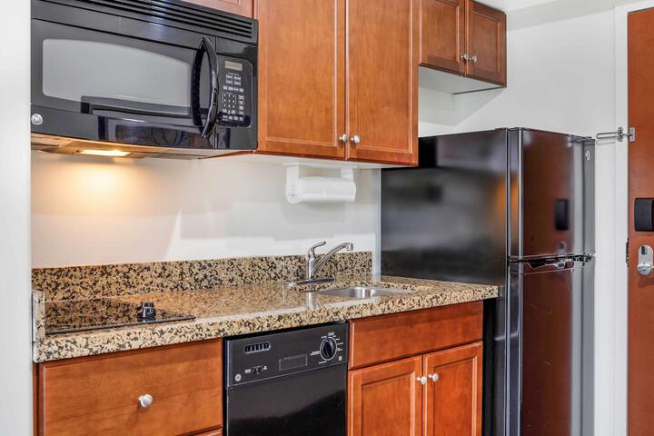 Days Inn & Suites by Wyndham Sherwood Park Edmonton