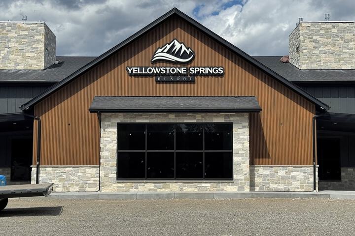 Yellowstone Springs Resort