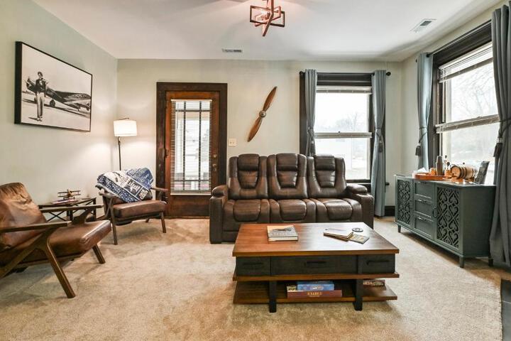 Sr Pilot Earhart Hangar Suite 2 br K & Q, 1 Ba
