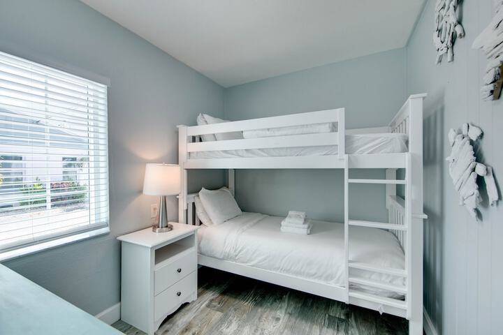 Room 102 of 116