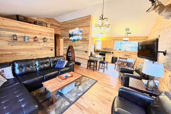 bobcat Trail Cabin on 3 Acres in Como!