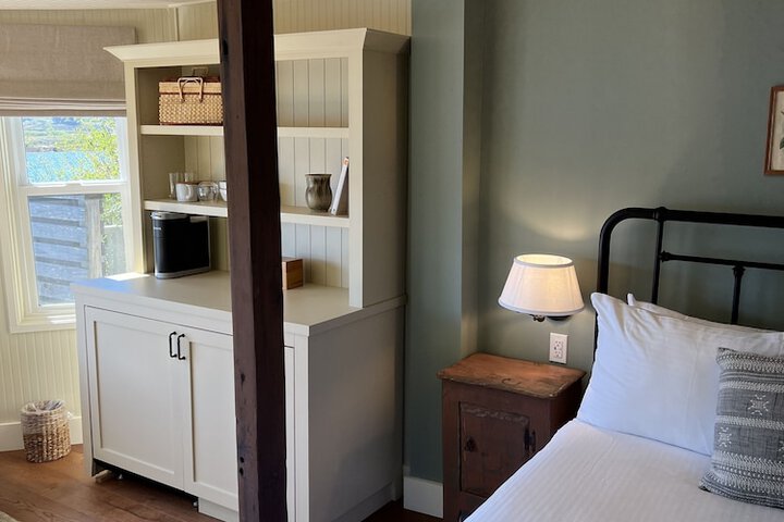 Room 65 of 181