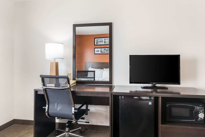Sleep Inn & Suites North Liberty - Liberty City