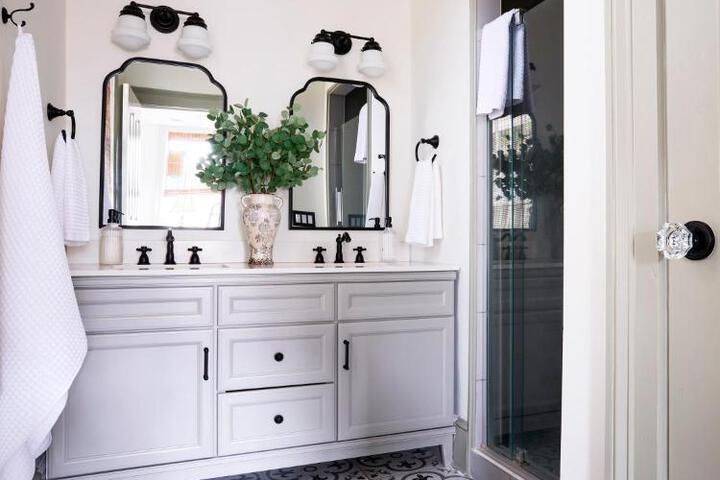 111 Waldburg street Beautifully Renovated Historic 5 bedroom 5 bath