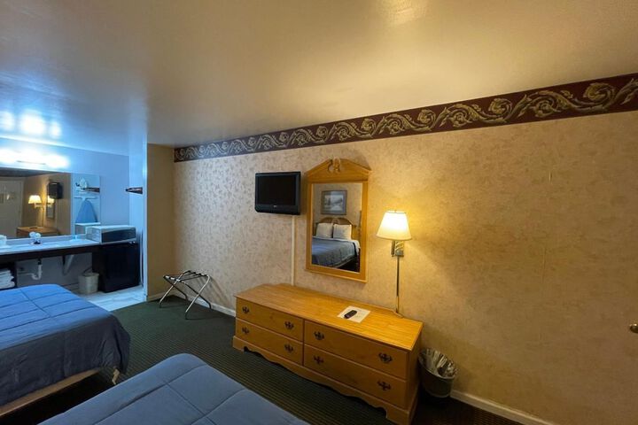 Room 17 of 43