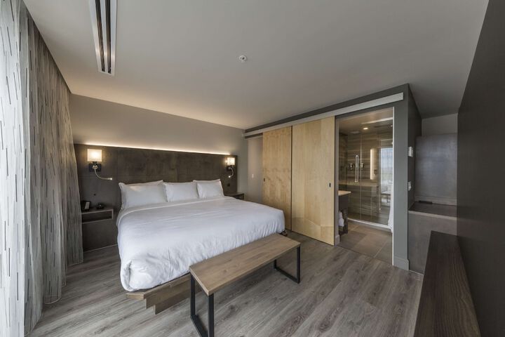 Room 72 of 107