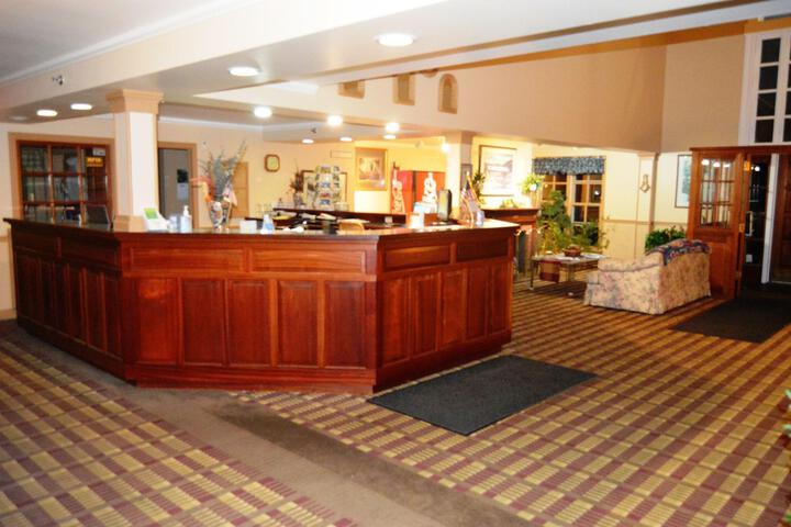 Hollow Inn & Motel